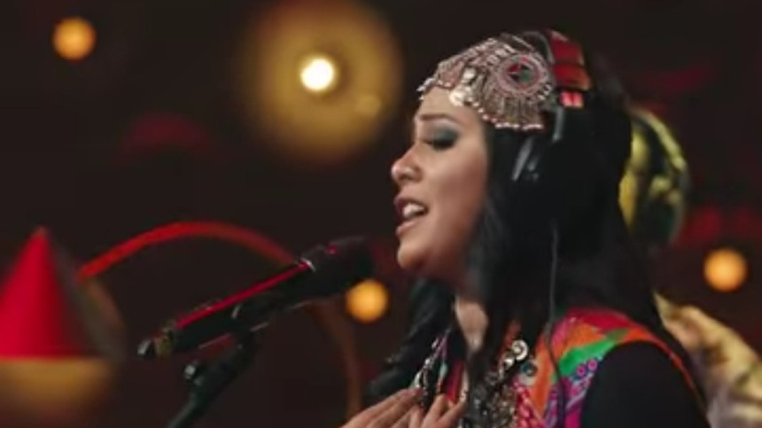 কোক স্টুডিও বাংলার নতুন গানে কণ্ঠ দিয়েছেন কানিজ খন্দকার মিতু। ছবি: সংগৃহীত কোক স্টুডিও বাংলার নতুন গানে কণ্ঠ দিয়েছেন কানিজ খন্দকার মিতু। ছবি: সংগৃহীত