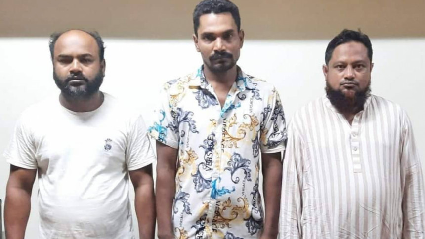 গ্রেপ্তারকৃত ছেলে গ্রেপ্তারকৃত ছেলে
